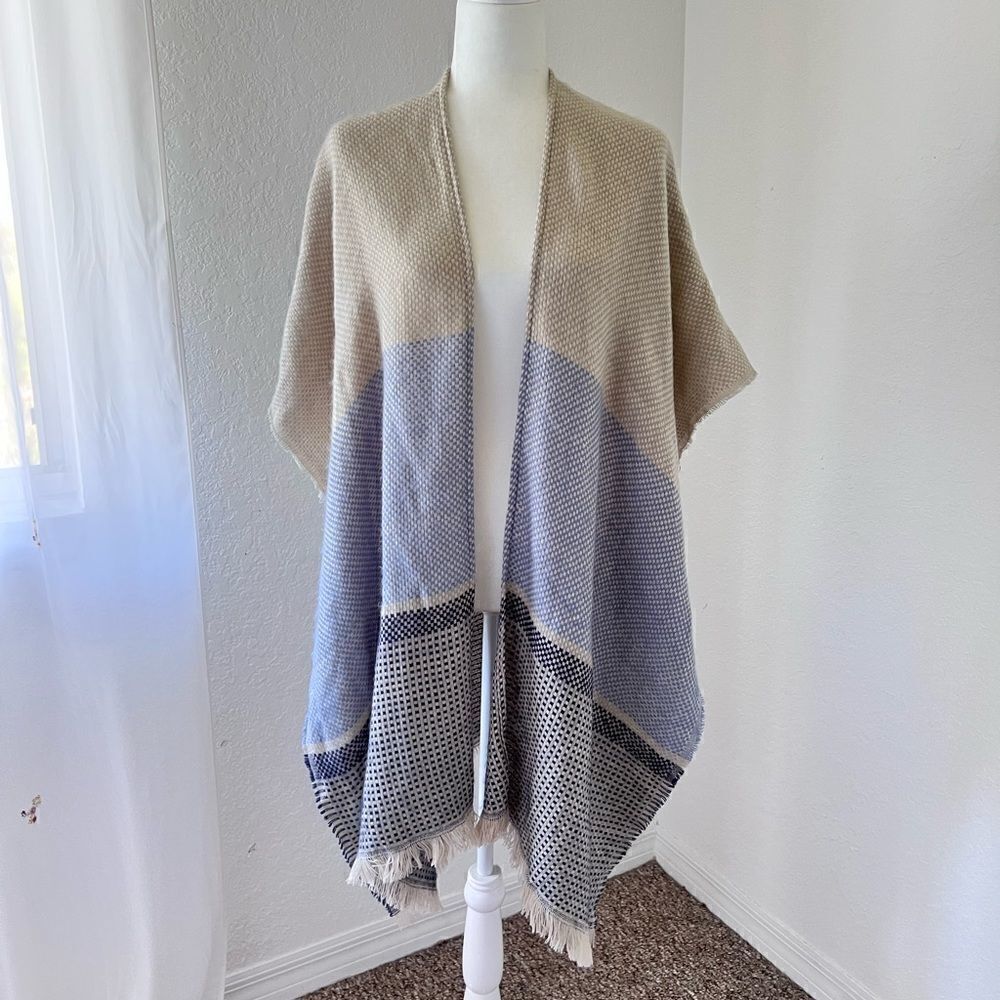 Do everything in Love poncho